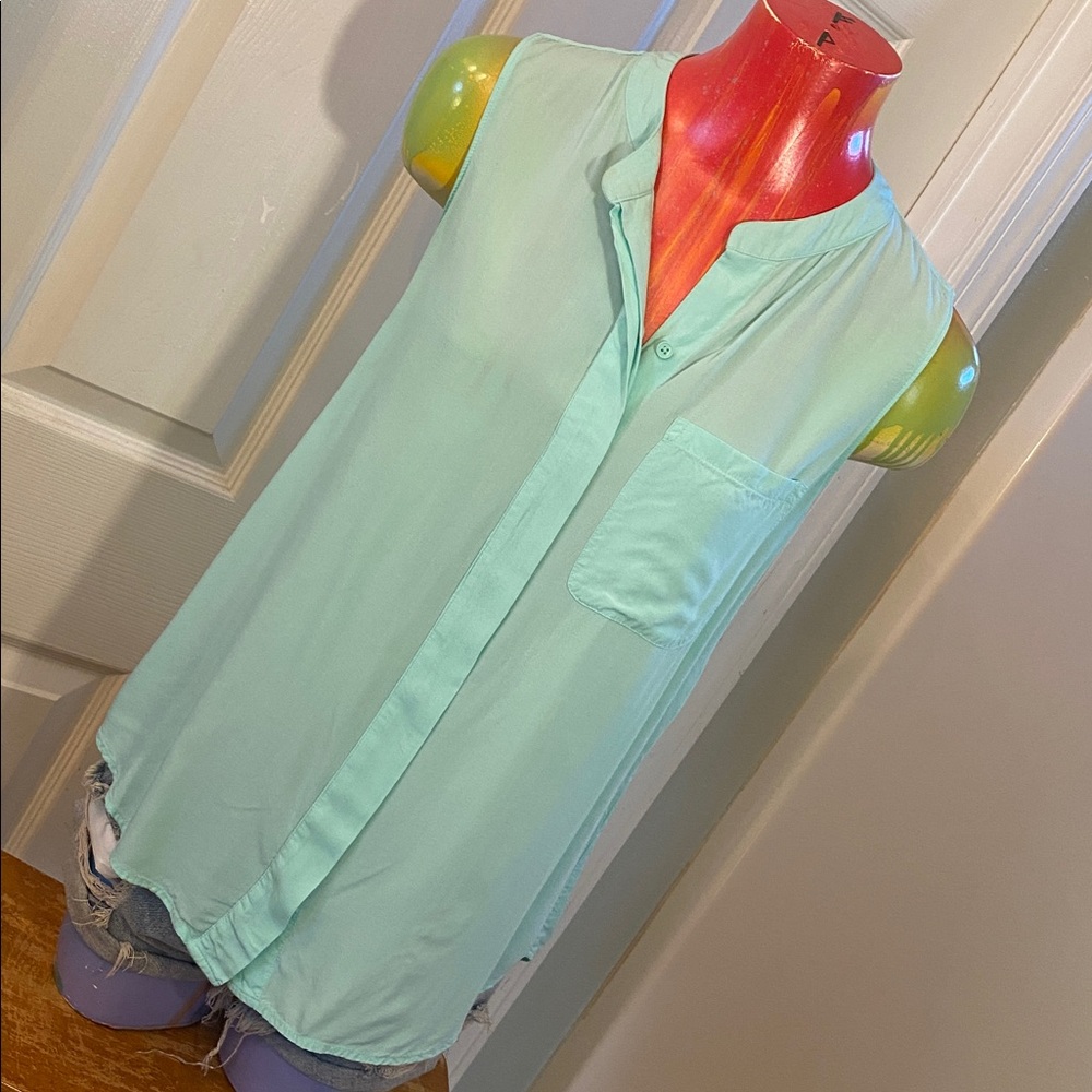 Banana Republic Seafoam Green Sleeveless Blouse